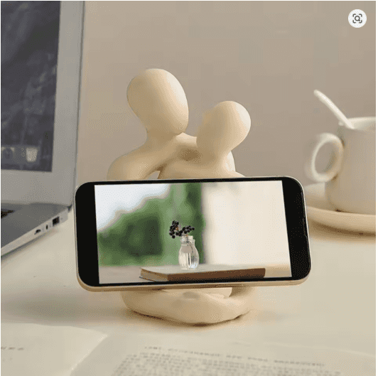 Heartwarming Couple Resin Statue – Modern Romantic Home Decor for Living Room, Office, and Bedroom